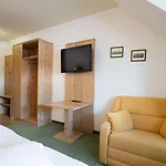 Landhotel Zellerhof*** Guest house