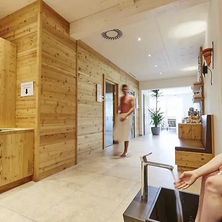 Zellerhof בית הארחה